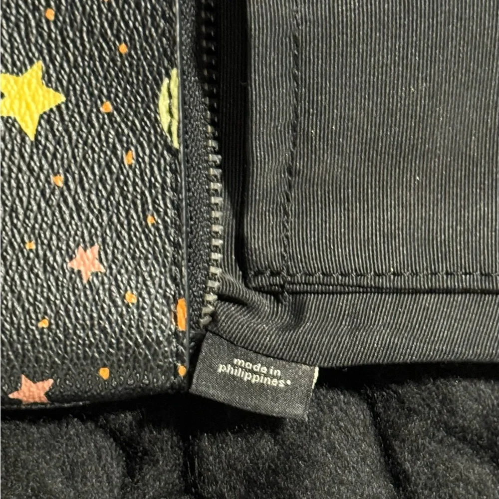 Coach Space Galaxy Wristlet F30060 Planets Stars & Moons Leather - Picture 10 of 10